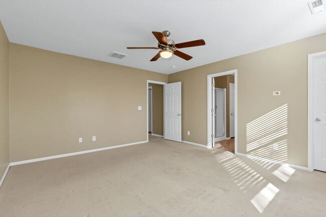 Building Photo - 857 Stagecoach Dr