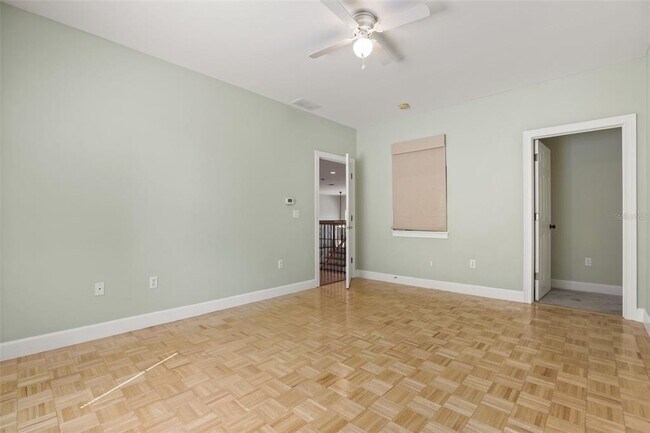 Building Photo - 5554 Palm Lake Cir