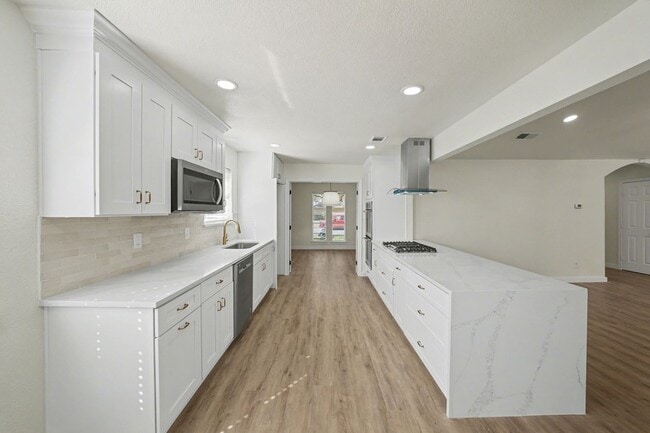 Building Photo - 3204 Lynbrook Dr