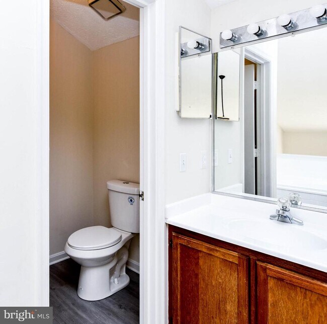 Building Photo - 5908 Grenfell Loop