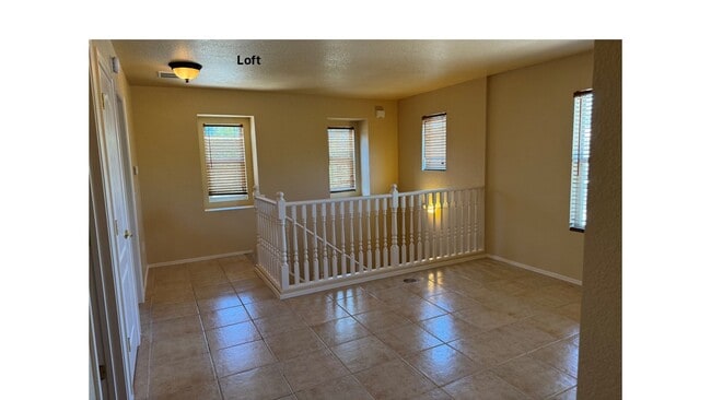 Building Photo - 2728 N Saramano Ln