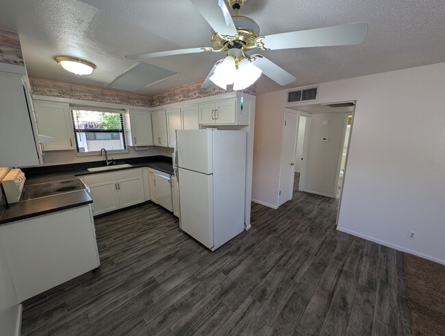 Building Photo - 2 Bedroom Condo Unit in the Polynesian Par...