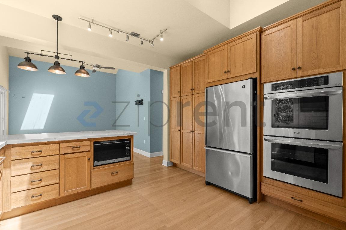 Building Photo - Unit