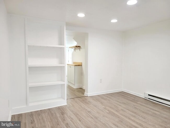 Building Photo - 233 Kern St