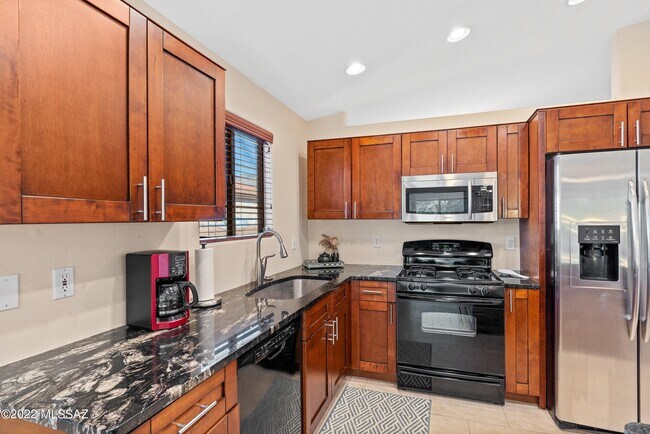 Building Photo - 4906 N Sabino Gulch Ct