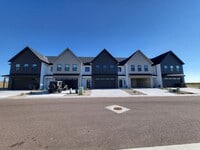 Building Photo - Beautiful Newly Built 3 Bedroom 2.5 Bath T...
