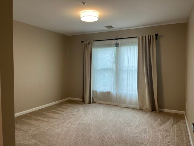 Building Photo - 1138 Cove Rd