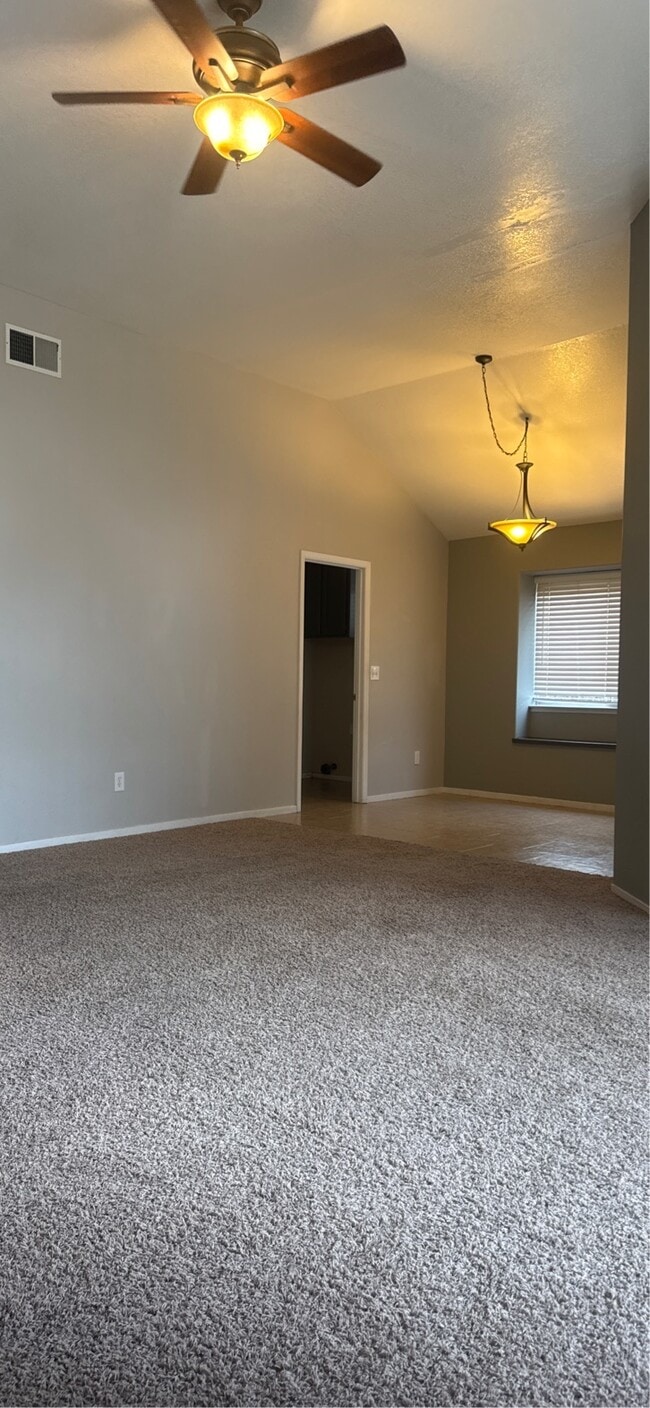 Building Photo - 10704 Sunset Canyon Dr