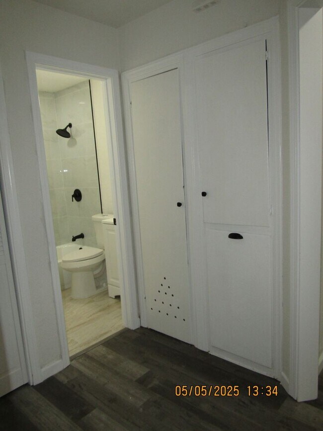 Building Photo - Great Home Located in the Lawton Heights A...