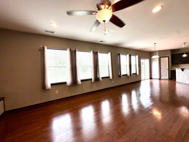 Building Photo - 8019 Kelburn Ln