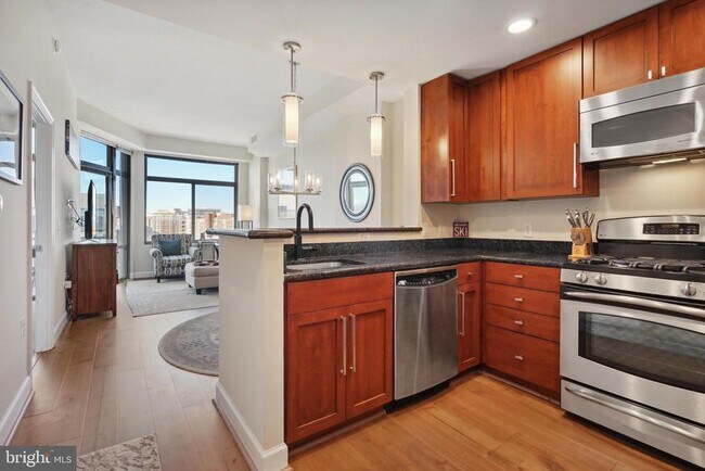Primary Photo - 3600 S Glebe Rd