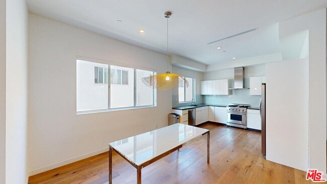 Building Photo - 1715 Armacost Ave