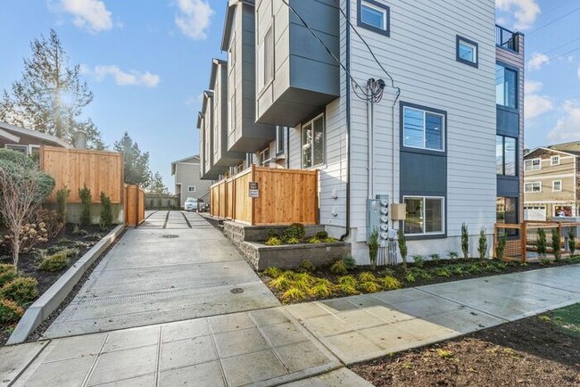 Building Photo - Stunning Brand-New Ballard Townhome with A...