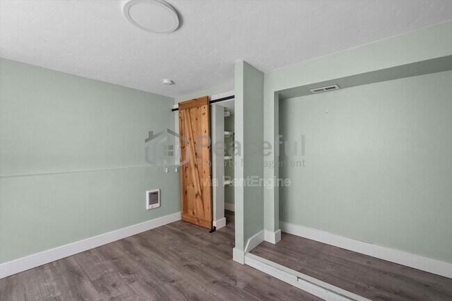 Building Photo - 1425 Mandalay Rd W