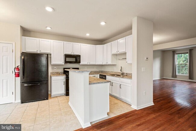 Building Photo - 15701 Palermo Terrace