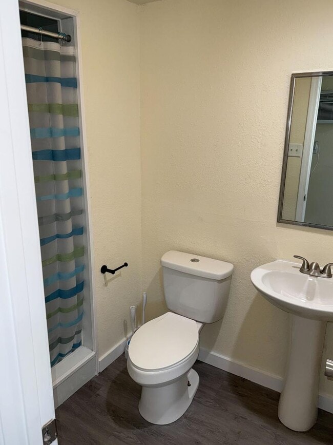 Building Photo - 3944 Clermont Dr