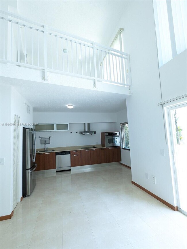 Building Photo - 1528 Brickell Ave