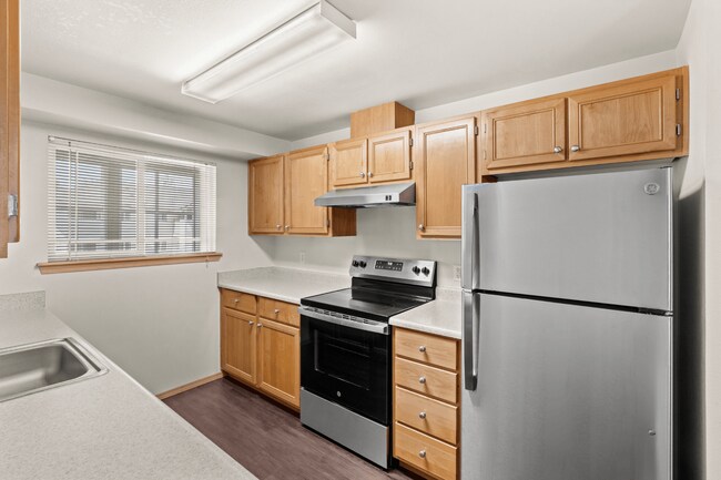 Functional apartment kitchen with plenty of workspace - Villas at Lawrence