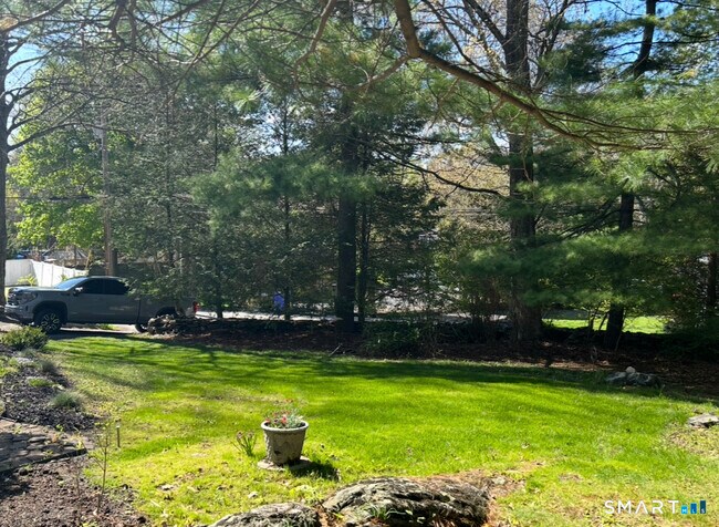 Building Photo - 16 Flak Ln