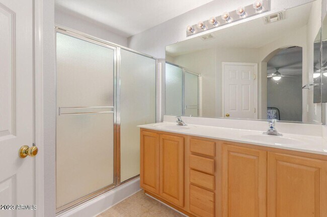 Building Photo - 14332 W Weldon Ave