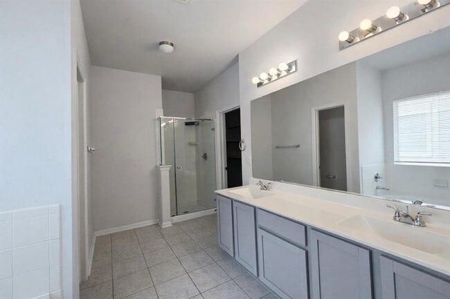 Building Photo - 511 Pulitzer Dr