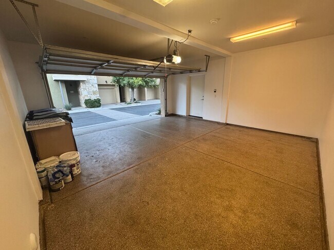 Building Photo - 810 E Palm Canyon Dr