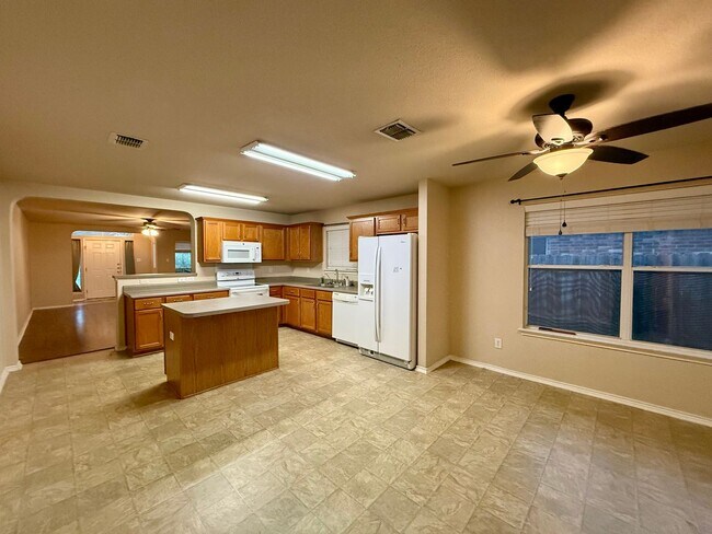 Building Photo - 346 Lucille