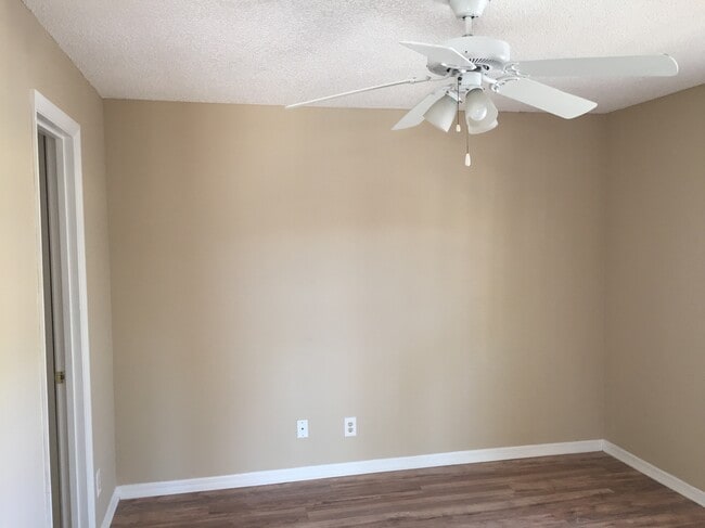 Building Photo - 1055 S Hiawassee Rd