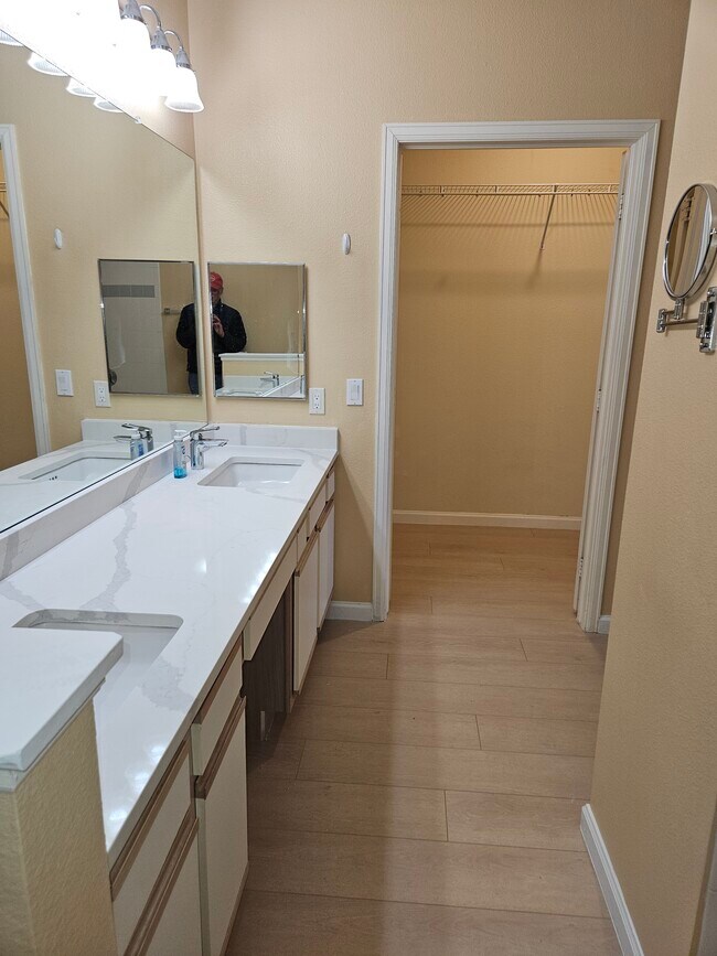 Building Photo - 7442 S Quail Cir
