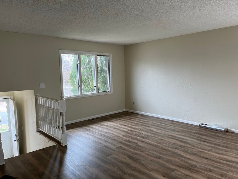 Upper Level Living - 4161 119th Ave NW