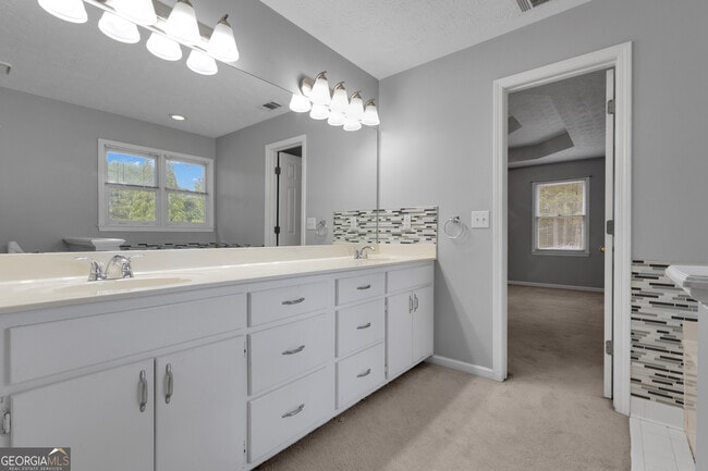 Building Photo - 115 Rockhurst Chase
