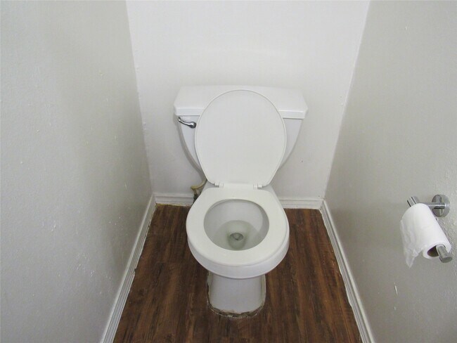 Building Photo - 15543 Weldon Dr