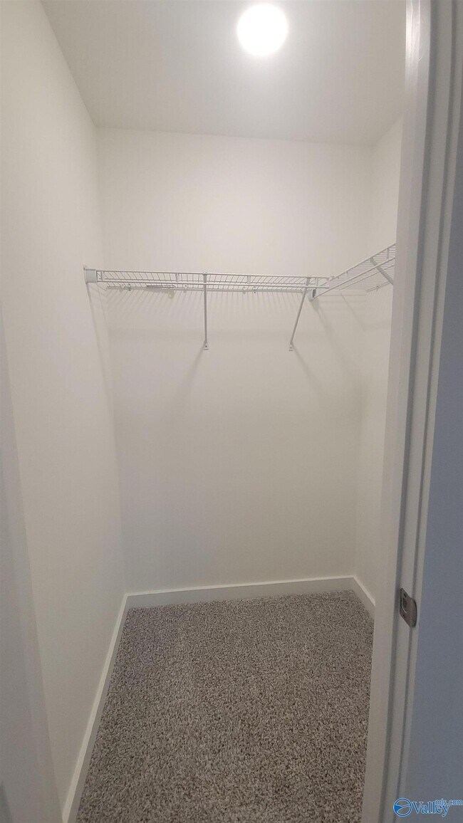 Building Photo - 7597 Discovery Pt Dr NW