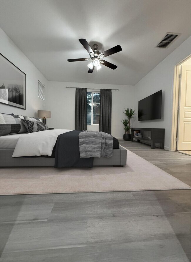 Building Photo - ** 3-Bedroom Two Story Home in Desirable Roseville Location!**