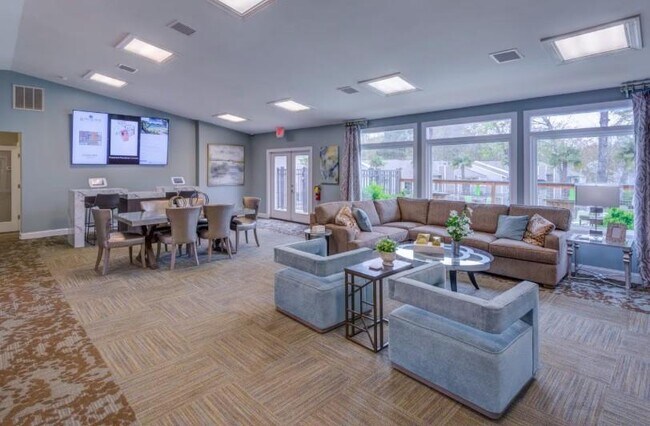 Building Photo - 3655 Westchase Village Ln