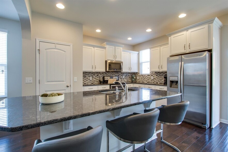 Building Photo - 1989 Stonewater Dr