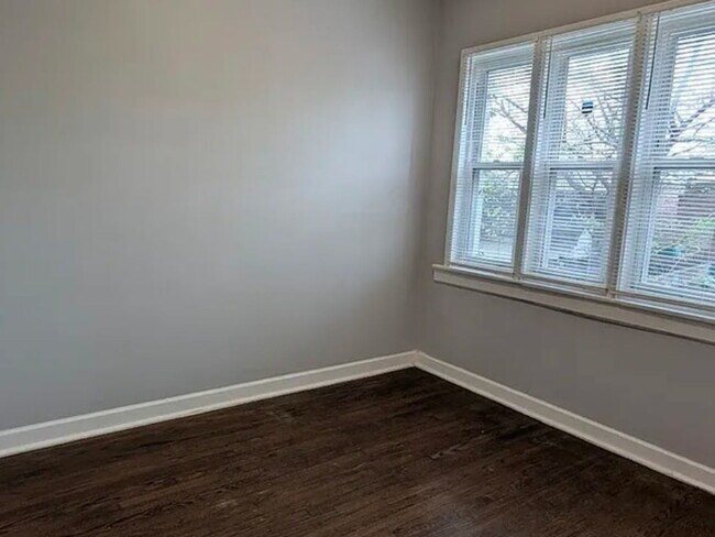 Building Photo - 7545 S May St