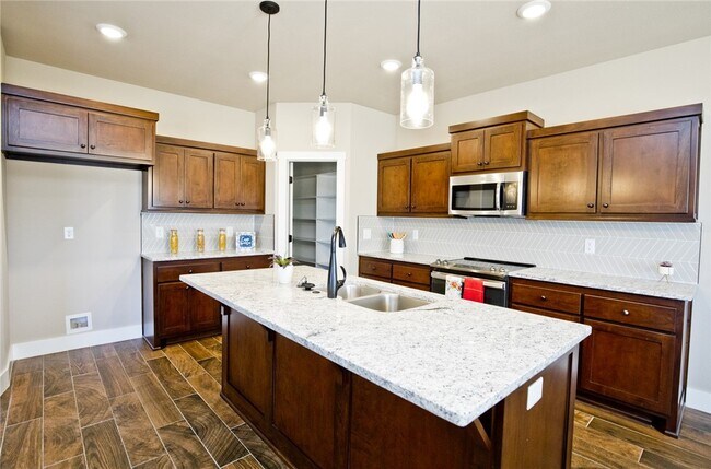 Building Photo - 2629 N Justin Dr