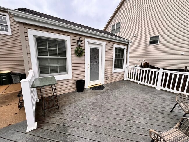 Building Photo - 1N261 Stacy Ct