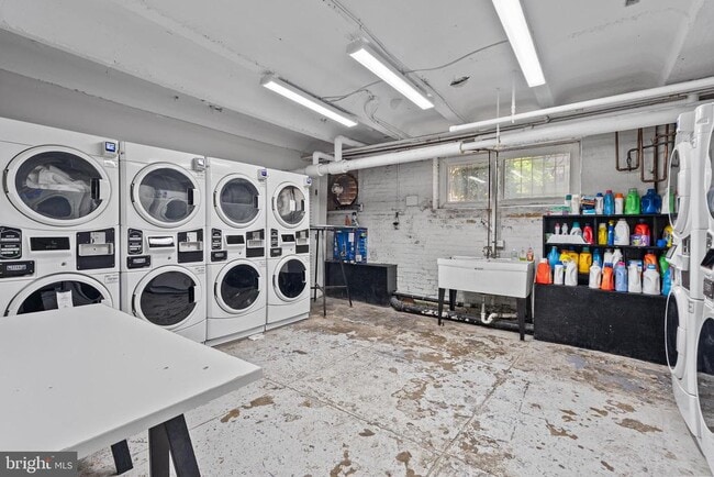 Building Photo - 1526 17th St NW