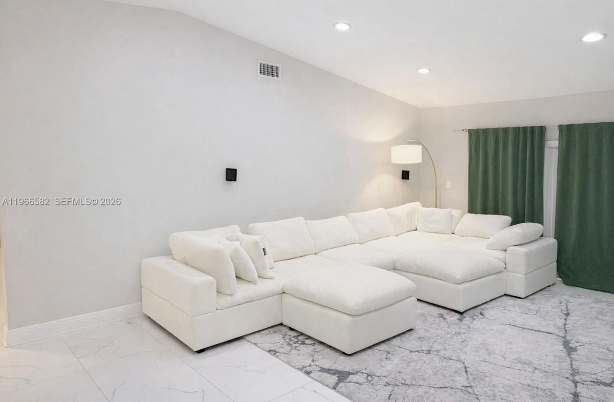 Building Photo - 20888 Sugarloaf Ln