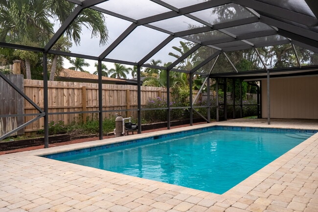 Building Photo - Spacious 5-Bed, 4-Bath Sarasota Home with ...