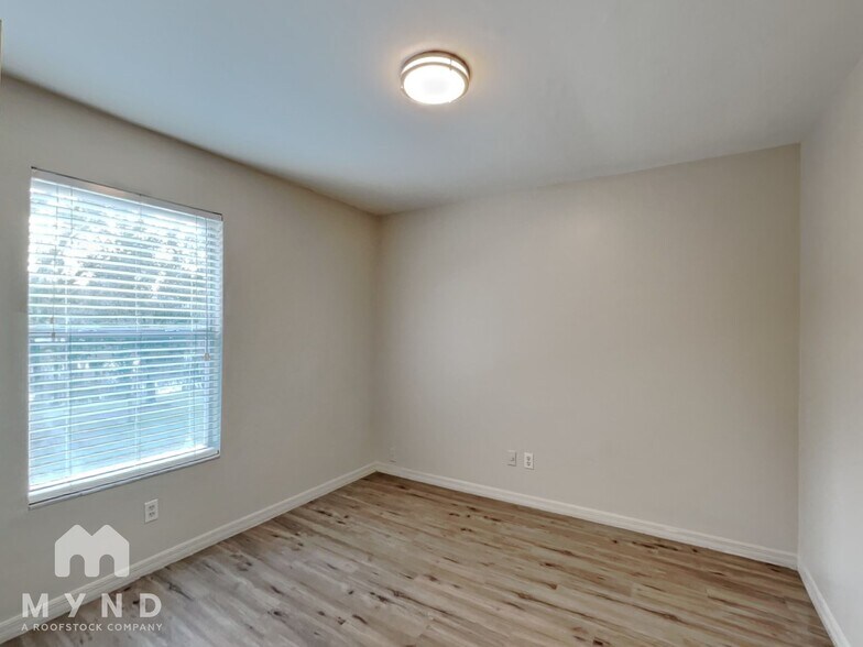 Building Photo - 1938 Blue Fox Ct