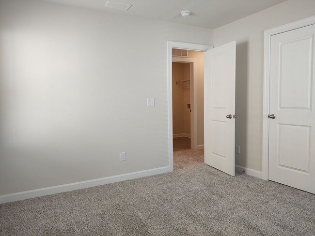 Building Photo - Beautiful, Pristine move in ready home loc...