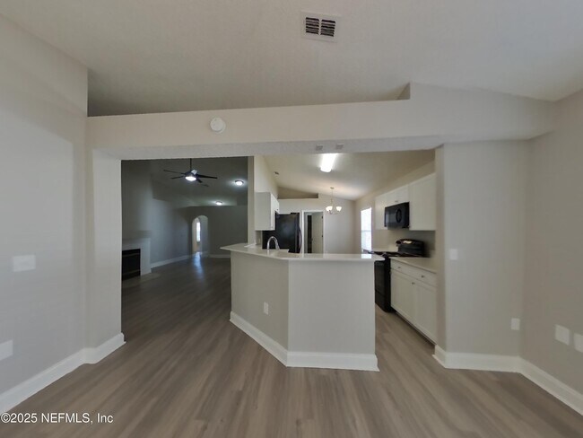 Building Photo - 1656 Dartmouth Dr