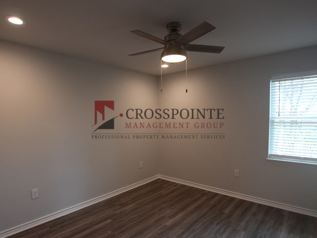 Building Photo - Stunning 2 Bed 2.5 Bath 1 Car Garage Townhome in Tyler!