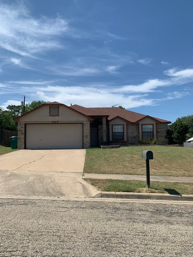 Building Photo - 307 Eichelberger Dr