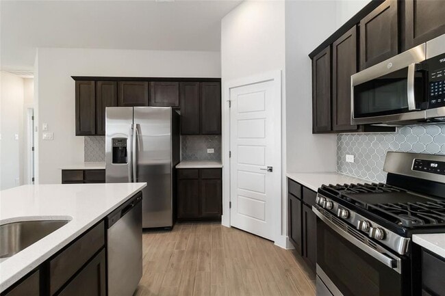 Building Photo - 220 Mirabeau Way