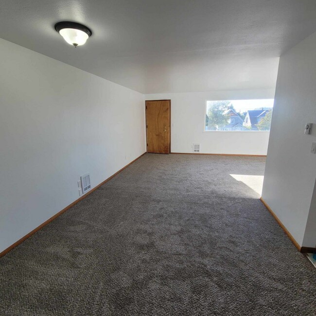Building Photo - 2111 Colby Ave