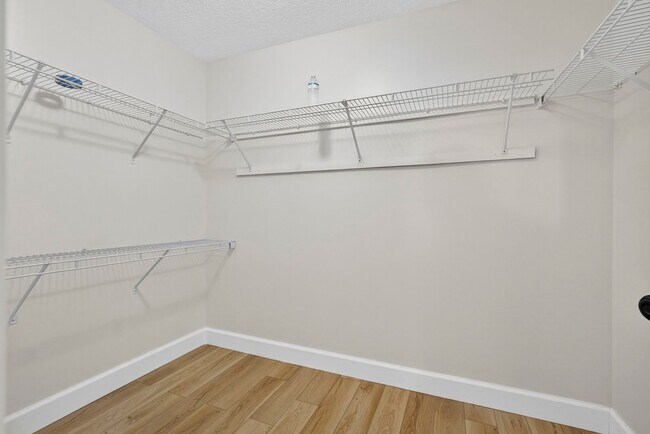 Building Photo - 1135 Staghorn St